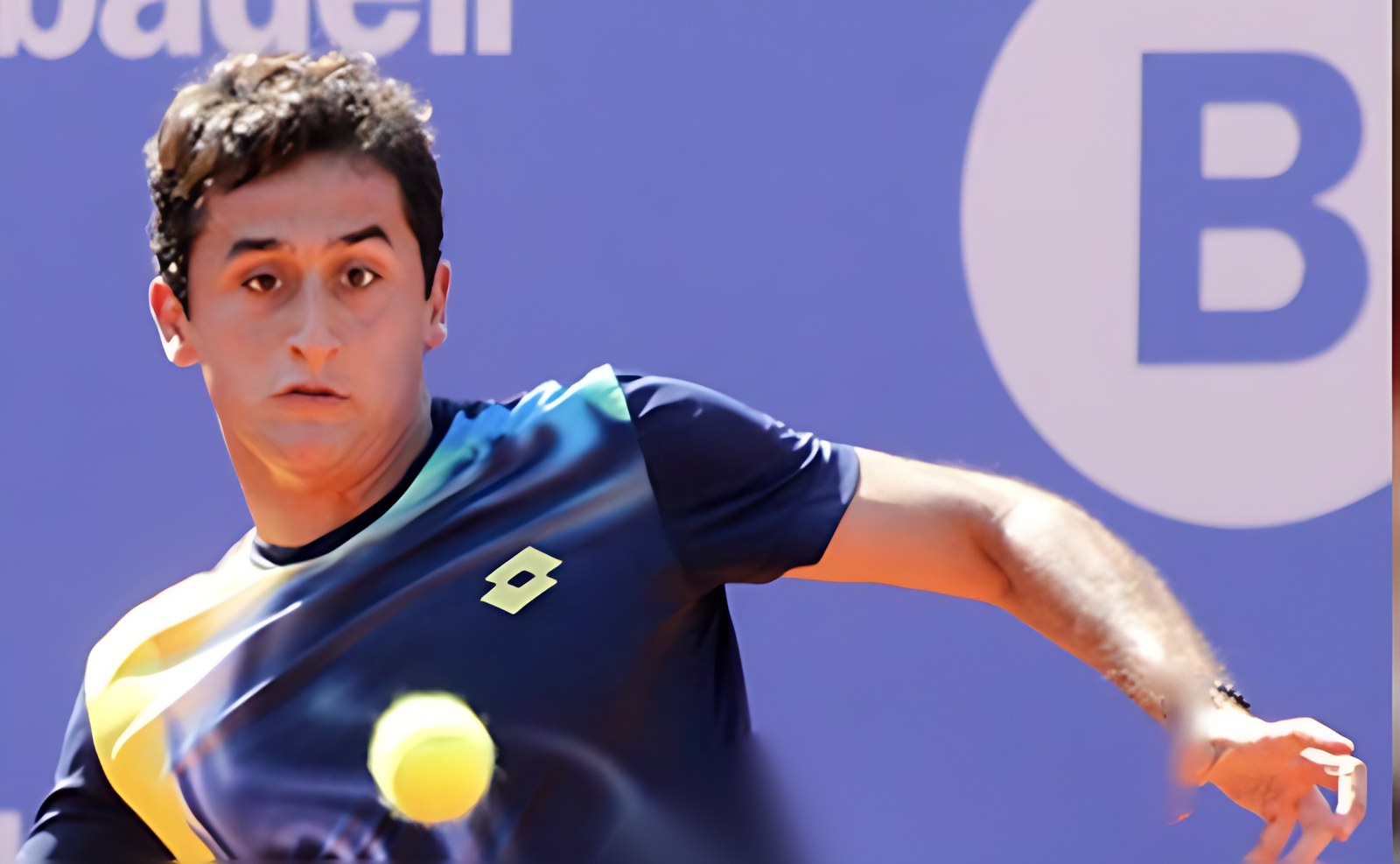 A tennis player lunging into a forehand